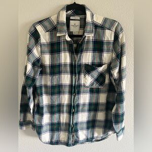 American Eagle Outfitters Women's Plaid Button Down Shirt in Green and White